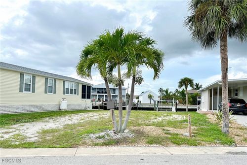 11600 Dogwood Ln, FORT MYERS BEACH, FL, 33931-7131 | Card Image