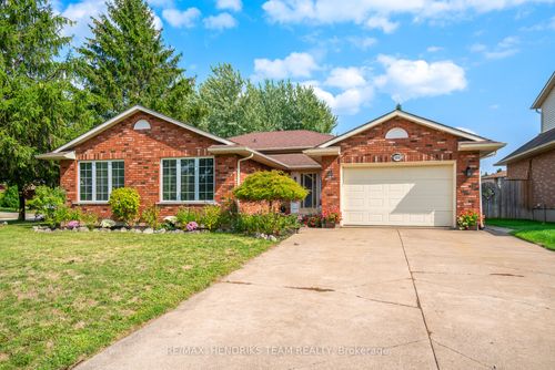 3688 Cardinal Dr, Niagara Falls, ON, L2H2Y1 | Card Image