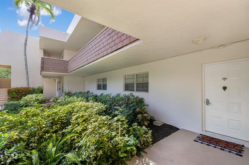 104-3621 Oaks Clubhouse Dr, Pompano Beach, FL, 33069-3661 | Card Image