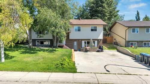 9 Garden Court, Sylvan Lake, AB, T4S1M4 | Card Image
