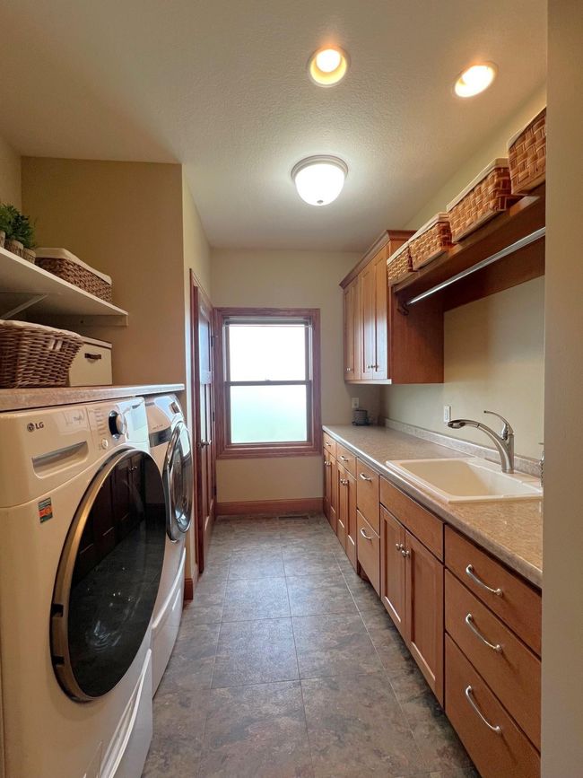 Laundry Room | Image 43