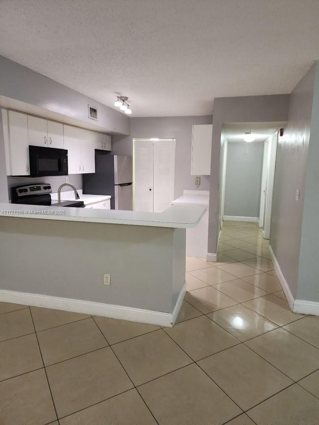 APT-129 - 2600 S University Dr, Condo with 3 bedrooms, 2 bathrooms and null parking in Davie FL | Image 5