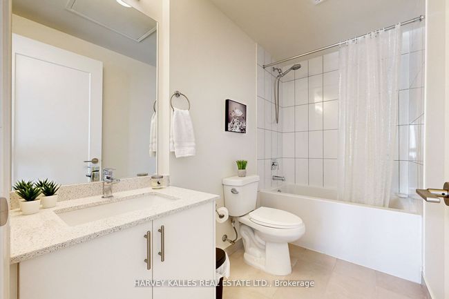 1001 - 9000 Jane St, Condo with 2 bedrooms, 2 bathrooms and null parking in Concord ON | Image 18