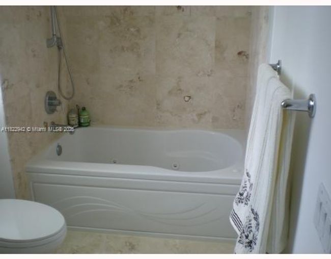 APT-1305 - 41 Se 5 Th St, Condo with 1 bedrooms, 2 bathrooms and null parking in Miami FL | Image 8