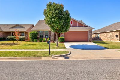 2706 Trailwood Drive, House other with 3 bedrooms, 2 bathrooms and null parking in Norman OK | Image 2