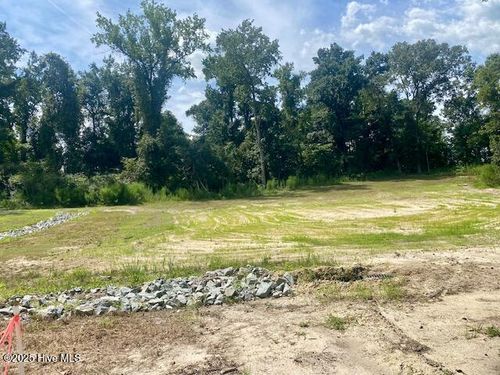 215 Willowbrook Dr, Pikeville, NC, 27863-9636 | Card Image