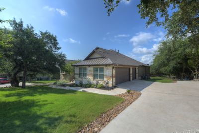 2126 Ranch Loop Dr, House other with 4 bedrooms, 3 bathrooms and null parking in New Braunfels TX | Image 2