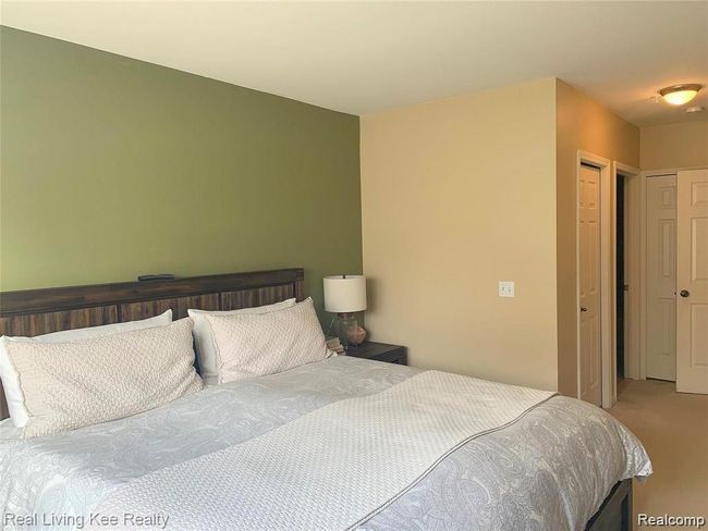 1570 Devon Ln, Condo with 2 bedrooms, 3 bathrooms and null parking in Troy MI | Image 9