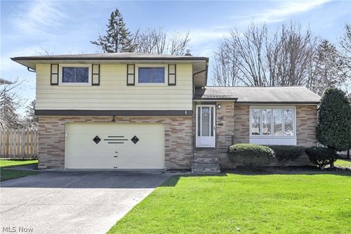 22337 Sandy Ln, Fairview Park, OH, 44126-2561 | Card Image