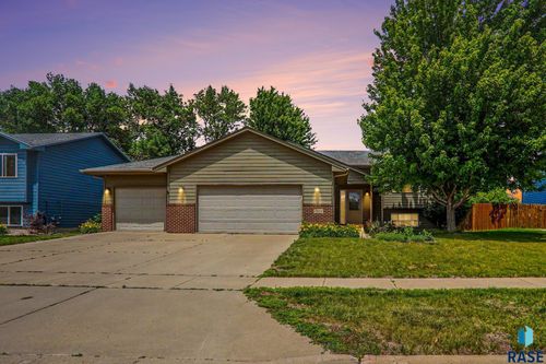 7404 W 66th St, Sioux Falls, SD, 57106-8702 | Card Image