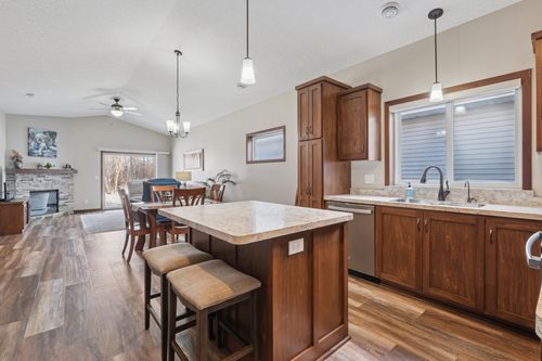 140 9th Ave Ne, Isanti, MN, 55040-3200 | Card Image