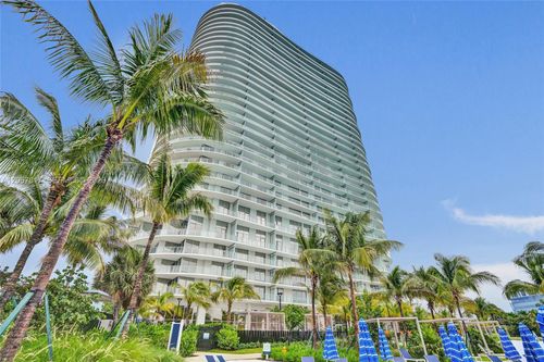 1805-2411 Laguna Cir, North Miami, FL, 33181 | Card Image