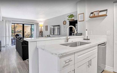 8033-8033 71st Ct, Tamarac, FL, 33321-2761 | Card Image