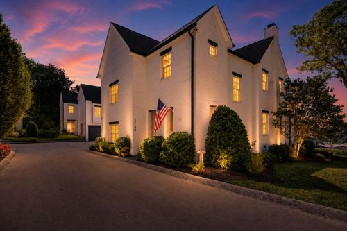 3716 Benham Ave, Nashville, TN, 37215-2122 | Card Image