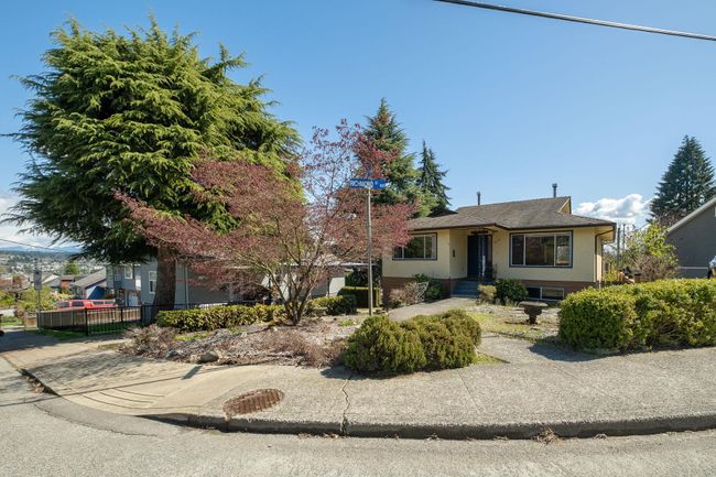 414 Richmond Street, House other with 3 bedrooms, 2 bathrooms and 1 parking in New Westminster BC | Image 1