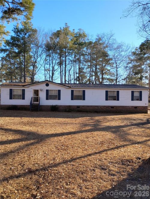 19460 Pine Needle Cir, Laurinburg, NC, 28352-2230 | Card Image