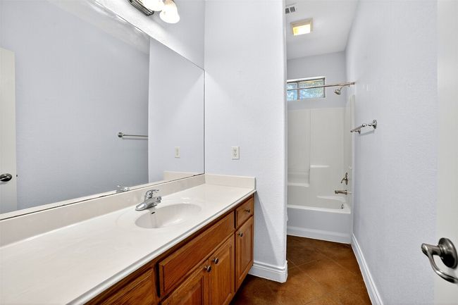 Bathroom 2 | Image 25
