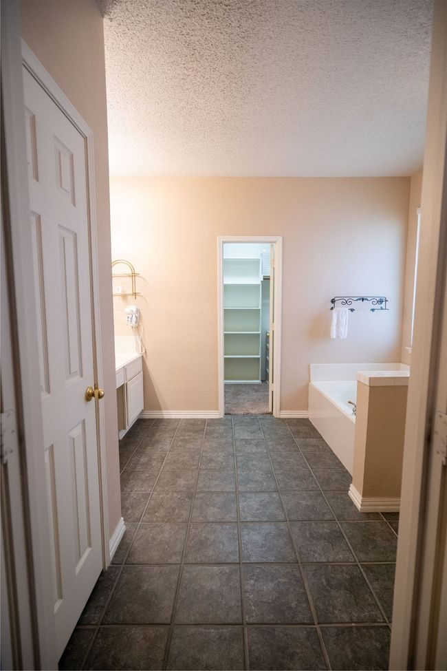 Primary bath | Image 16