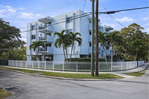 apt-205-1090 Ne 129th St, North Miami, FL, 33161-4279 | Card Image
