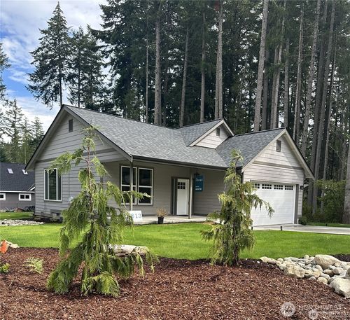 11813 Island Dr, Anderson Island, WA, 98303-9627 | Card Image