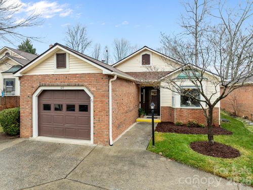 125 Exeter Ct, Hendersonville, NC, 28791-3289 | Card Image