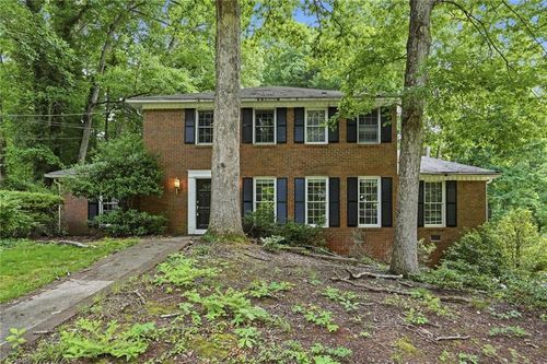 7195 Hunters Branch Dr, Sandy Springs, GA, 30328-1768 | Card Image