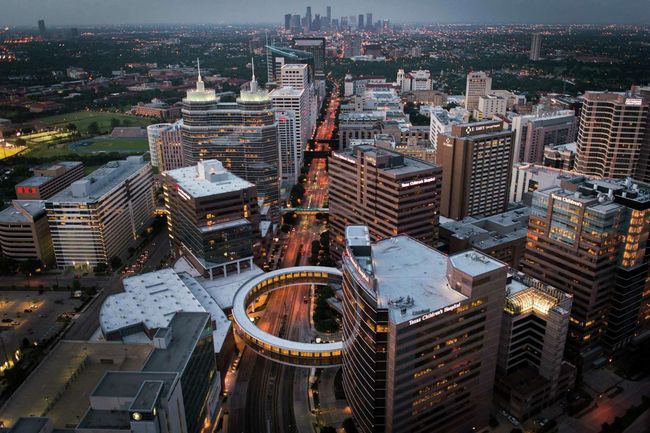 Straight shoot to famous Texas Medical Center, less than 12 miles and just 15 minutes away! | Image 40