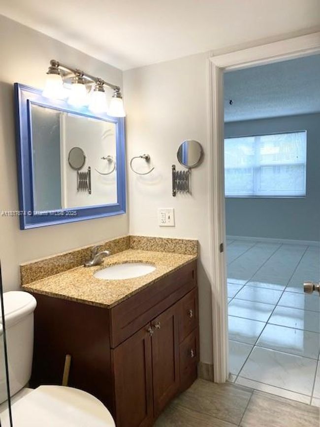 APT-209 - 201 180 Th Dr, Condo with 1 bedrooms, 2 bathrooms and null parking in Sunny Isles Beach FL | Image 14