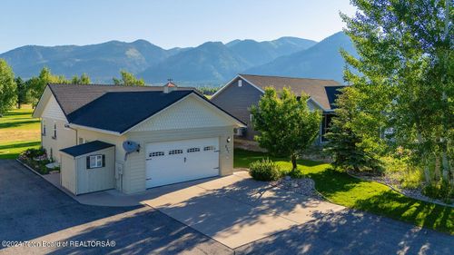 821 Country Club Way, Thayne, WY, 83127 | Card Image