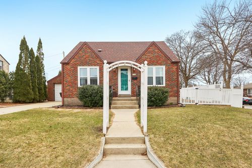 1703 E Norwich Ave, Saint Francis, WI, 53235-4617 | Card Image