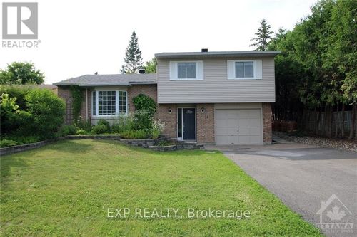74 Seabrooke Dr, Kanata, ON, K2L2K5 | Card Image