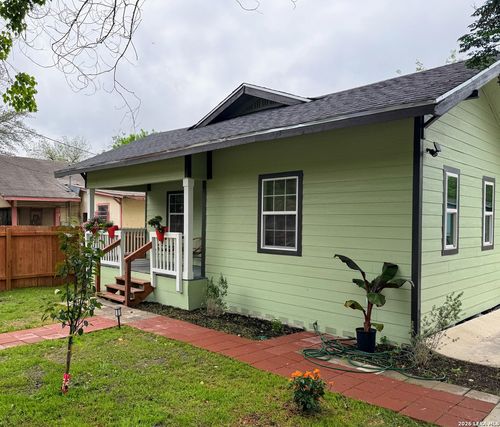 647 N San Gabriel Ave, San Antonio, TX, 78228-6121 | Card Image
