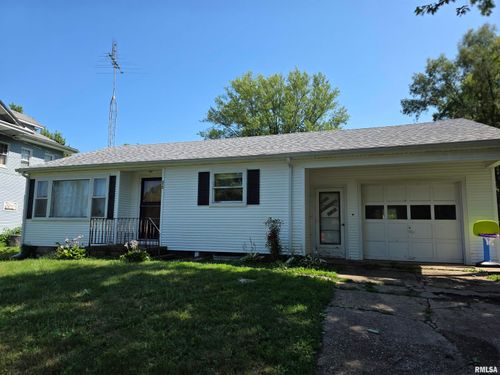 315 E Washington St, Avon, IL, 61415-5065 | Card Image