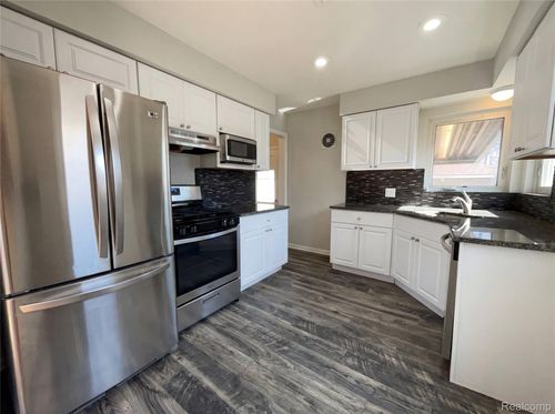 29212 Ursuline St, Saint Clair Shores, MI, 48081-3262 | Card Image