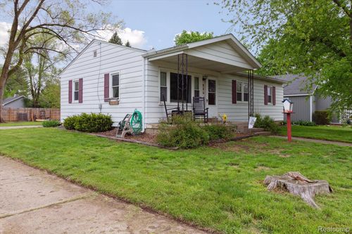 136 W 1st St, Gladwin, MI, 48624-1170 | Card Image