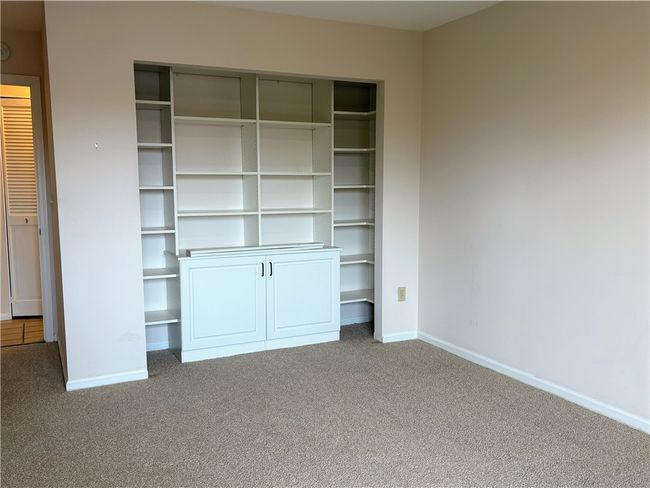 Built in shelving | Image 21