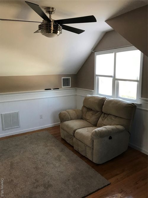 95 Wright Ave, Deer Park, NY, 11729-2807 | Card Image