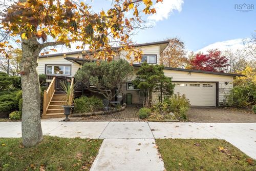 7082 Murdoch Ave, Halifax, NS, B3L2G7 | Card Image