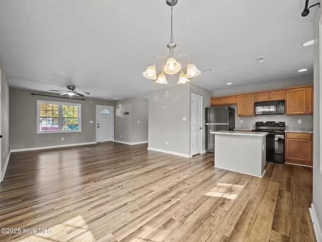 204 Julia Ct, House other with 3 bedrooms, 2 bathrooms and 2 parking in Jacksonville NC | Image 5