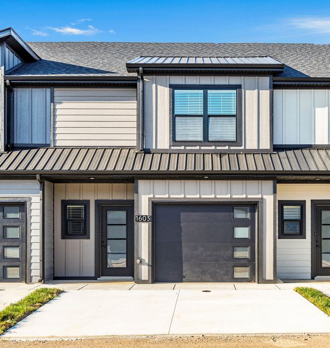 1603 Jonathan Wade Pvt Cir, House attached with 2 bedrooms, 3 bathrooms and 1 parking in Clarksville TN | Image 6