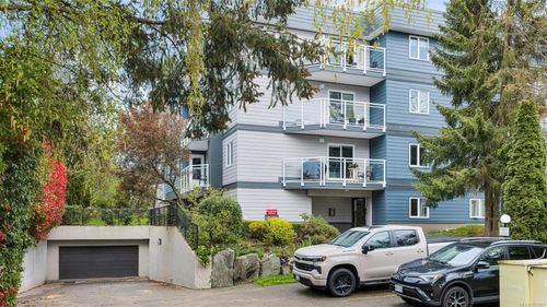 8-949 Cloverdale Ave, Victoria, BC, V8X2T4 | Card Image