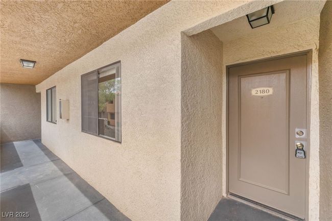 Property entrance with stucco siding | Image 35