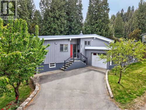 902 26th St, Castlegar, BC, V1N3Z4 | Card Image