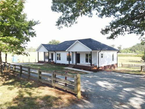 3674 Zoo Parkway, Asheboro, NC, 27205 | Card Image