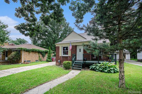 15042 Charles R Ave, Eastpointe, MI, 48021-1506 | Card Image