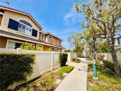 8313 E Arrowhead Way, Anaheim, CA, 92808 | Card Image