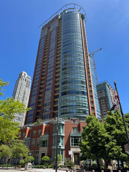 2701-415 North Water St, Chicago, IL, 60611-5832 | Card Image