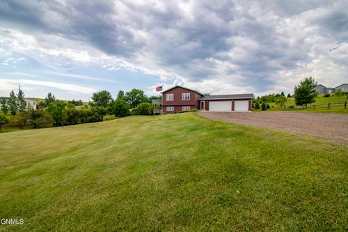1601 Telluride Ln, Bismarck, ND, 58503-8398 | Card Image
