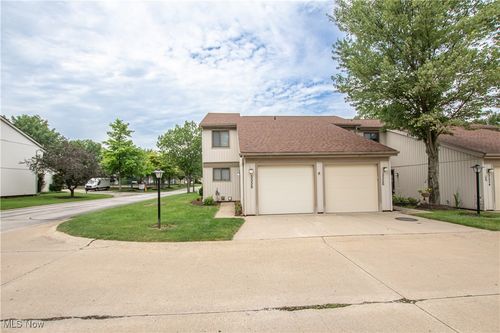 94-5558 Hilltop Oval, Parma, OH, 44134-2044 | Card Image