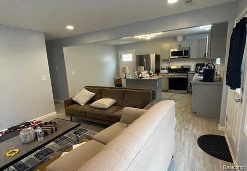 27865 Brettonwoods St, Madison Heights, MI, 48071-2701 | Card Image